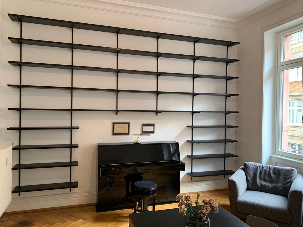 Bücherregal