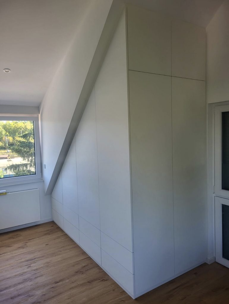 Dachschrägenschrank